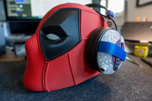 head(amame) headphoneson Deadpool mask